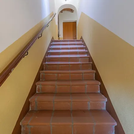 Guesthost - Aposa Little House