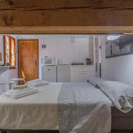 Guesthost - Aposa Little House شقة