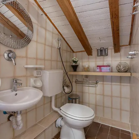 Guesthost - Aposa Little House Apartman