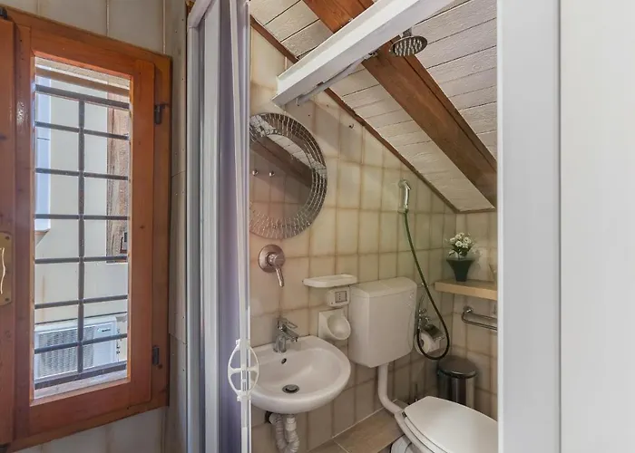 Guesthost - Aposa Little House