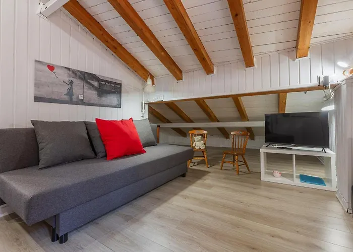 Guesthost - Aposa Little House Apartment